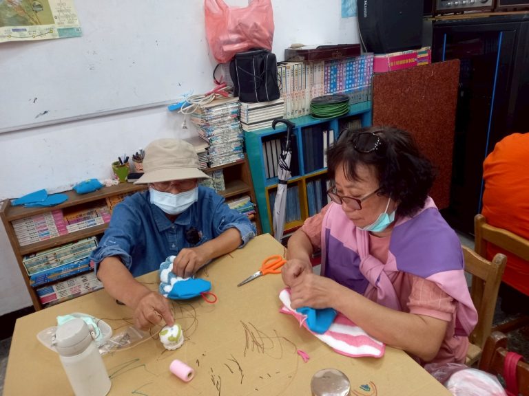 LINE_ALBUM_2025.6.19 廚房擦手巾      縫工練習手指靈活度. 增進手眼協調能力