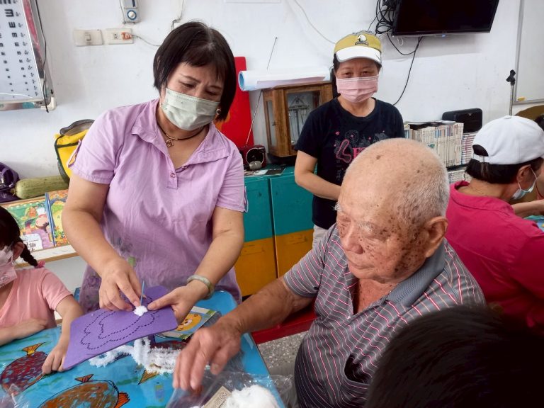 LINE_ALBUM_2025.8.14 動物傳線畫。手作讓長輩動腦思考手腦並用