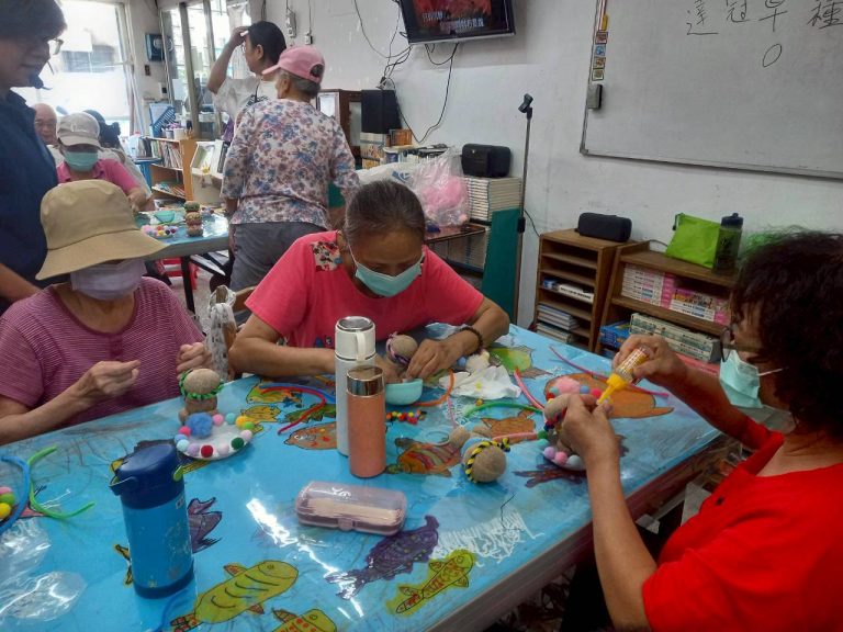 LINE_ALBUM_2025.8.19 草頭娃娃。發揮創意裝飾可愛草頭娃娃. 每日噴水細心照顧