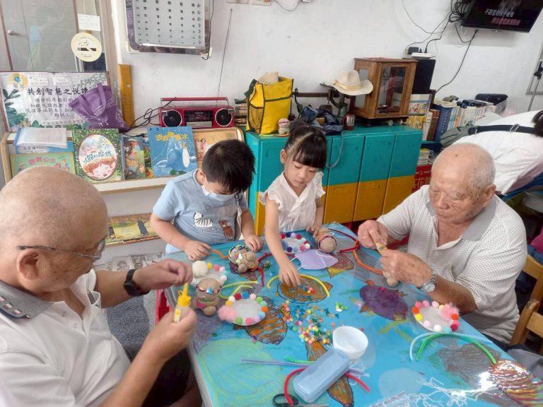 LINE_ALBUM_2025.8.19 草頭娃娃。發揮創意裝飾可愛草頭娃娃. 每日噴水細心照顧
