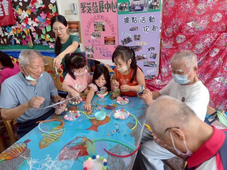 LINE_ALBUM_2025.8.19 草頭娃娃。發揮創意裝飾可愛草頭娃娃. 每日噴水細心照顧