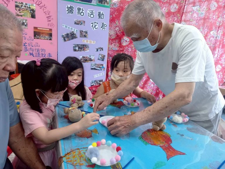 LINE_ALBUM_2025.8.19 草頭娃娃。發揮創意裝飾可愛草頭娃娃. 每日噴水細心照顧
