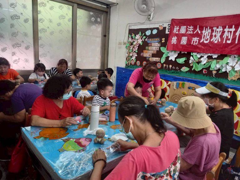 LINE_ALBUM_2025.8.19 草頭娃娃。發揮創意裝飾可愛草頭娃娃. 每日噴水細心照顧