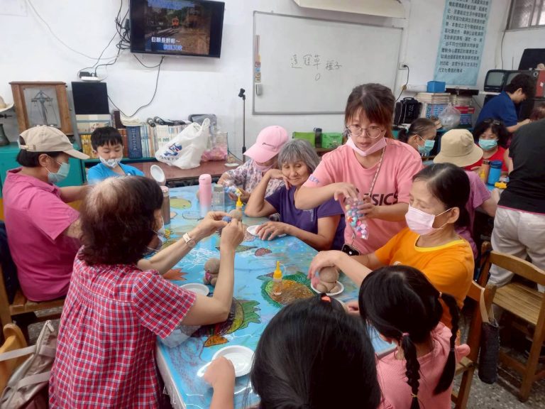 LINE_ALBUM_2025.8.19 草頭娃娃。發揮創意裝飾可愛草頭娃娃. 每日噴水細心照顧