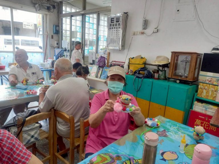 LINE_ALBUM_2025.8.19 草頭娃娃。發揮創意裝飾可愛草頭娃娃. 每日噴水細心照顧