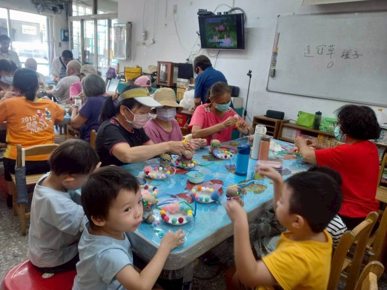 LINE_ALBUM_2025.8.19 草頭娃娃。發揮創意裝飾可愛草頭娃娃. 每日噴水細心照顧